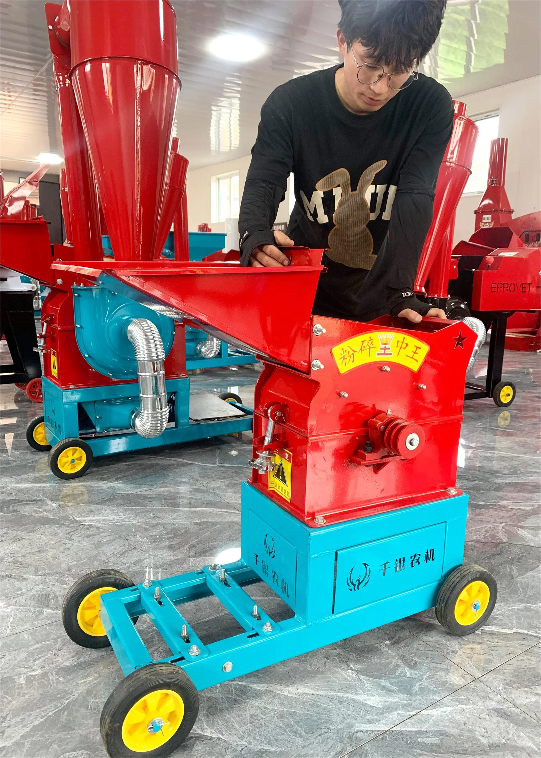 Small Scale Maize Crusher Hammer Mill Machine Corn Grinder and Grain Mill for Poultry Chicken Pig Animal Feed Processing - Image 4